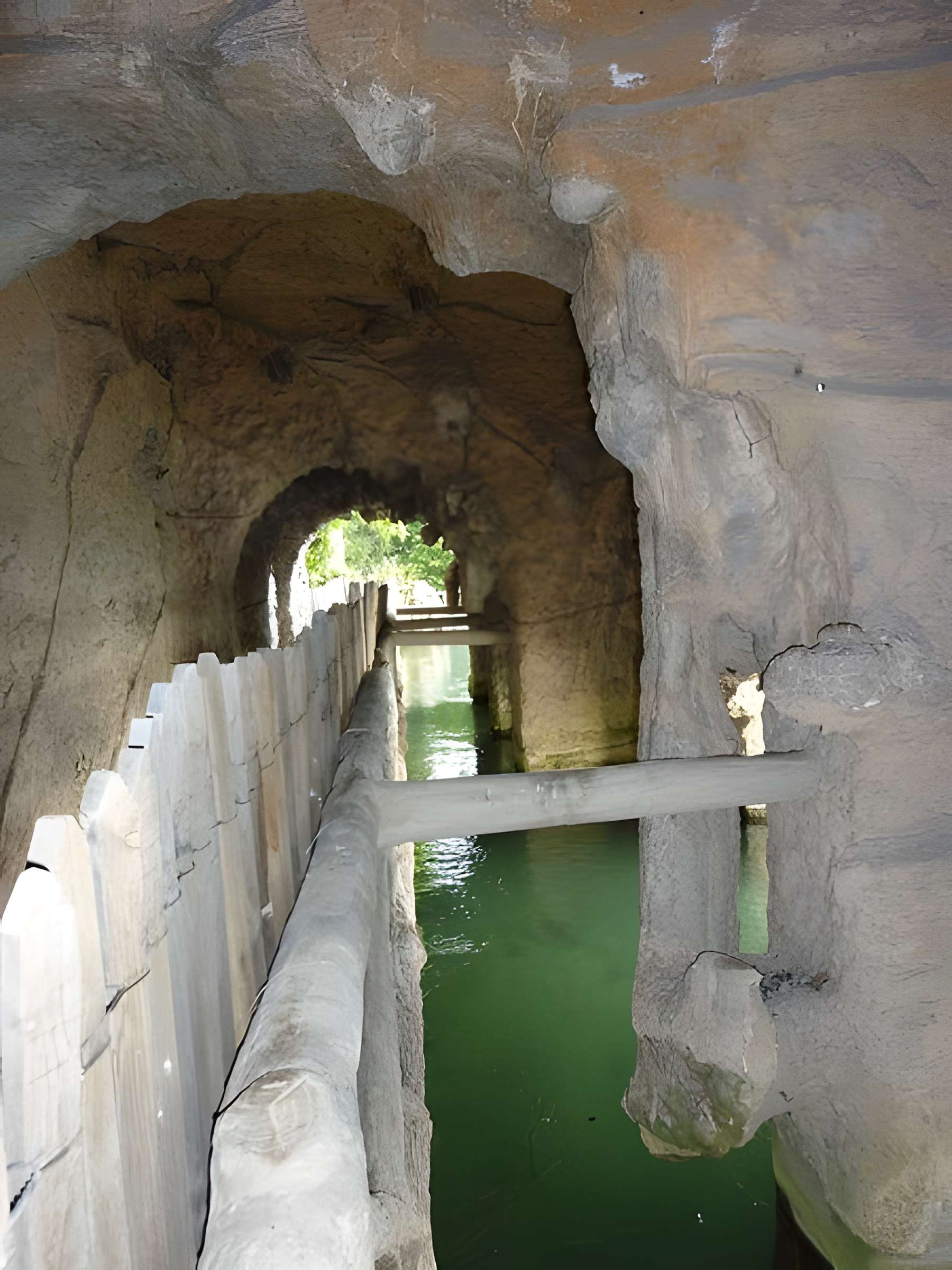 Prise d'eau de Saint-Jean-la-Rivière, ouvrage de tête du canal de la Vésubie