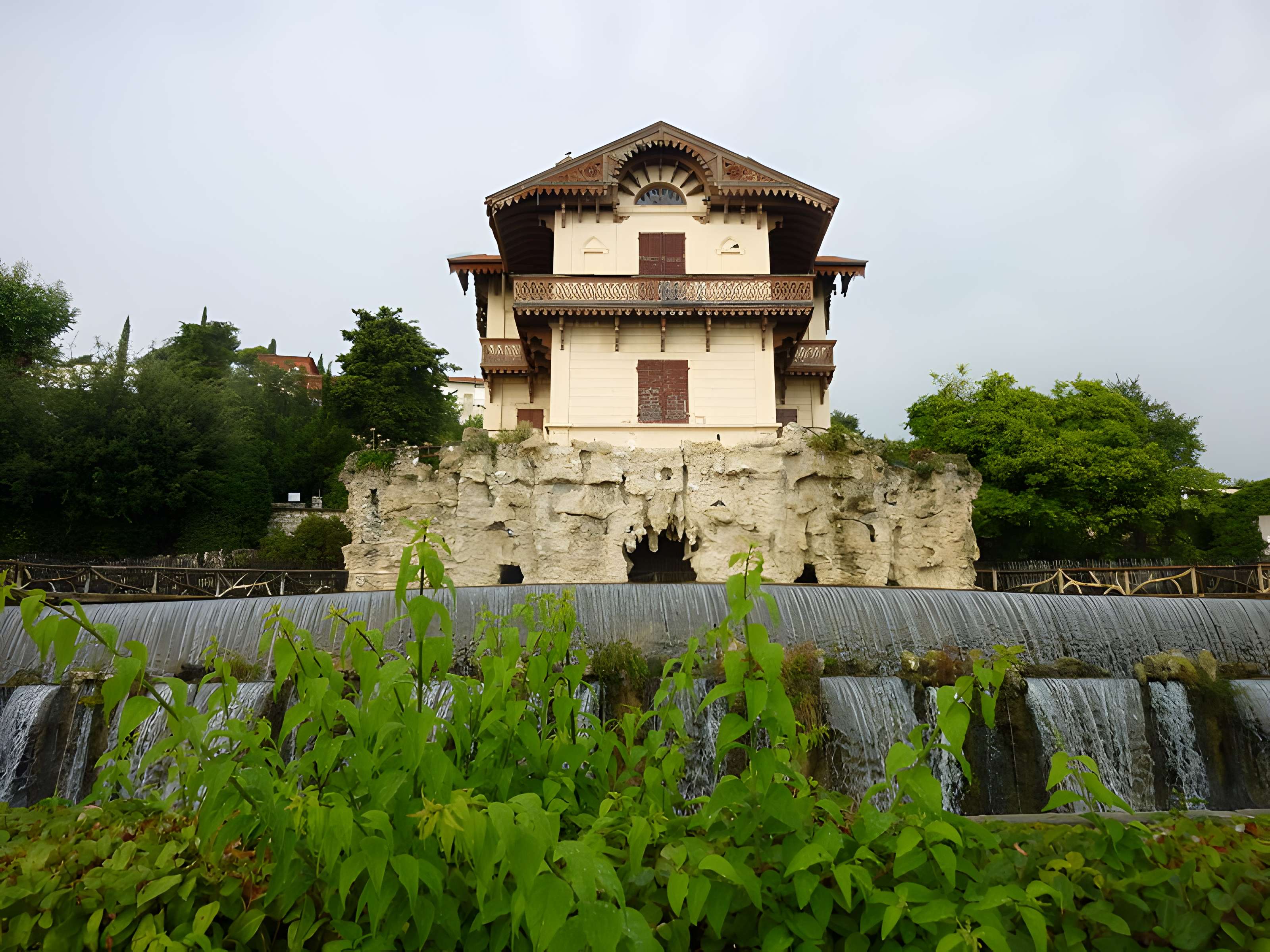 Prise d'eau de Saint-Jean-la-Rivière, ouvrage de tête du canal de la Vésubie