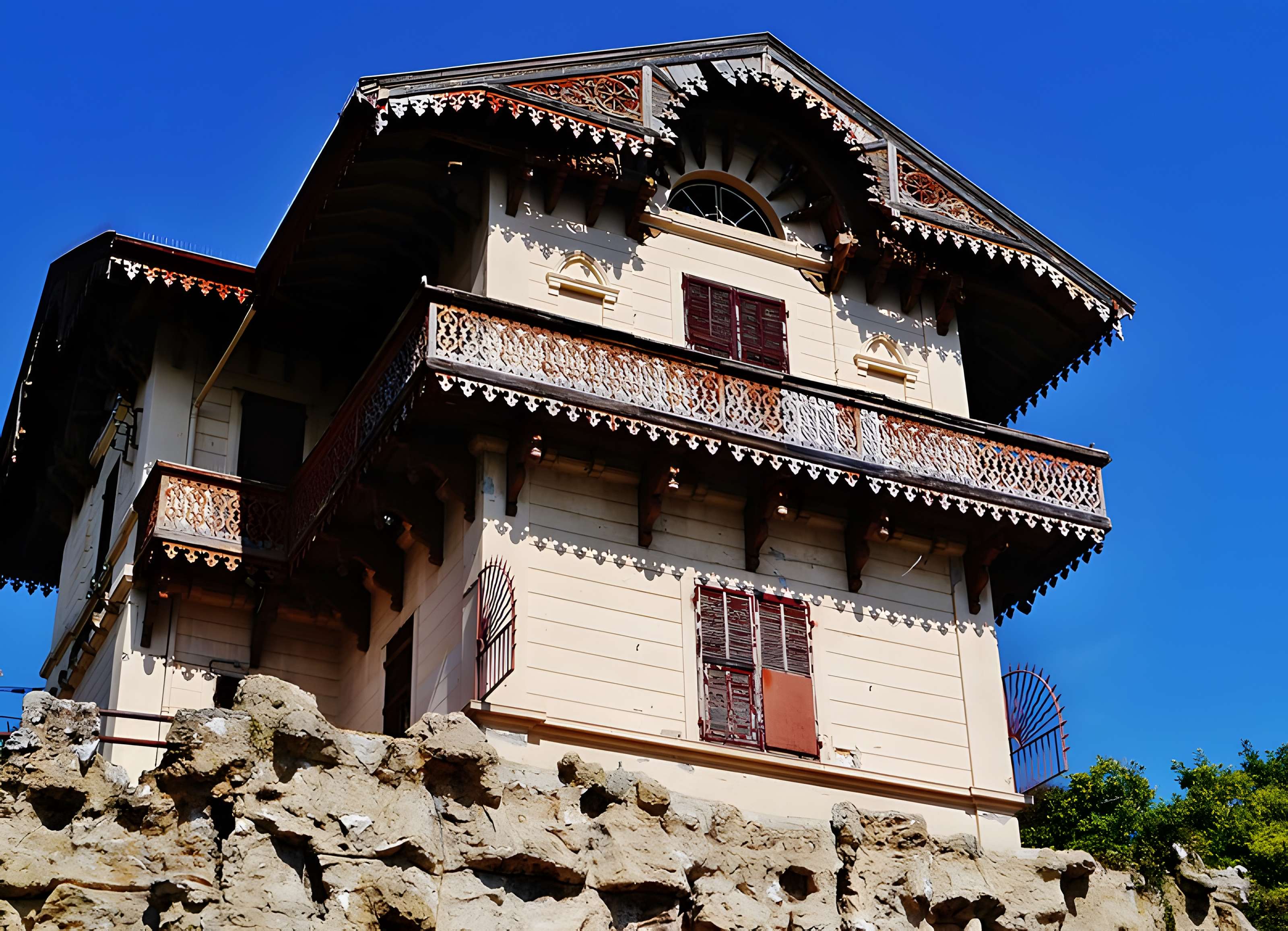 Prise d'eau de Saint-Jean-la-Rivière, ouvrage de tête du canal de la Vésubie