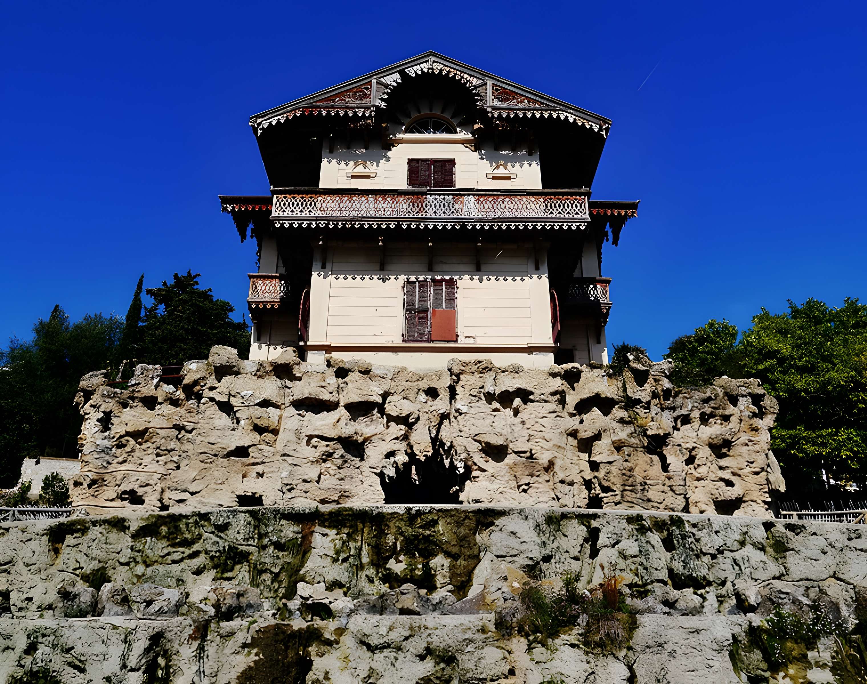 Prise d'eau de Saint-Jean-la-Rivière, ouvrage de tête du canal de la Vésubie