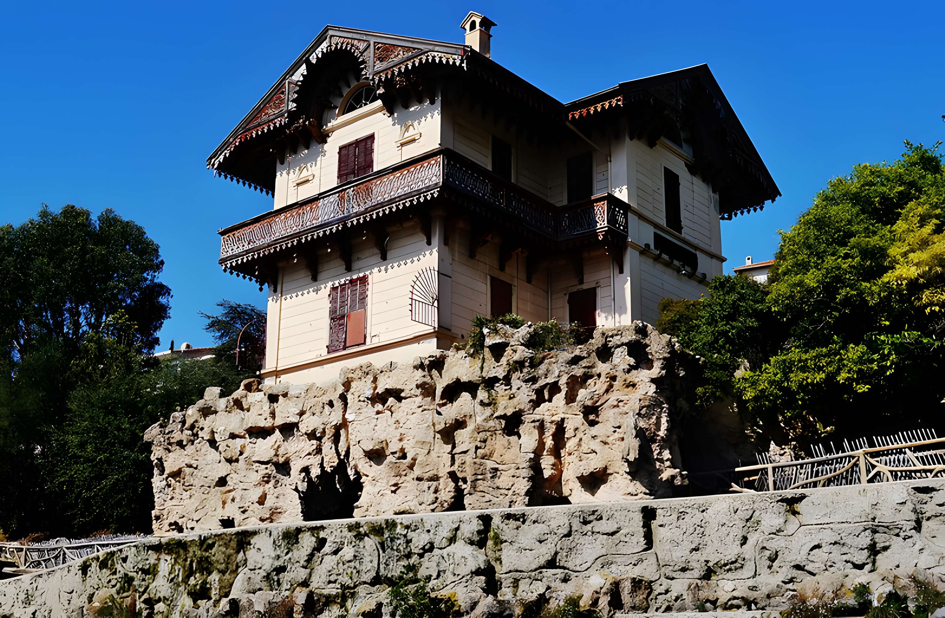 Prise d'eau de Saint-Jean-la-Rivière, ouvrage de tête du canal de la Vésubie