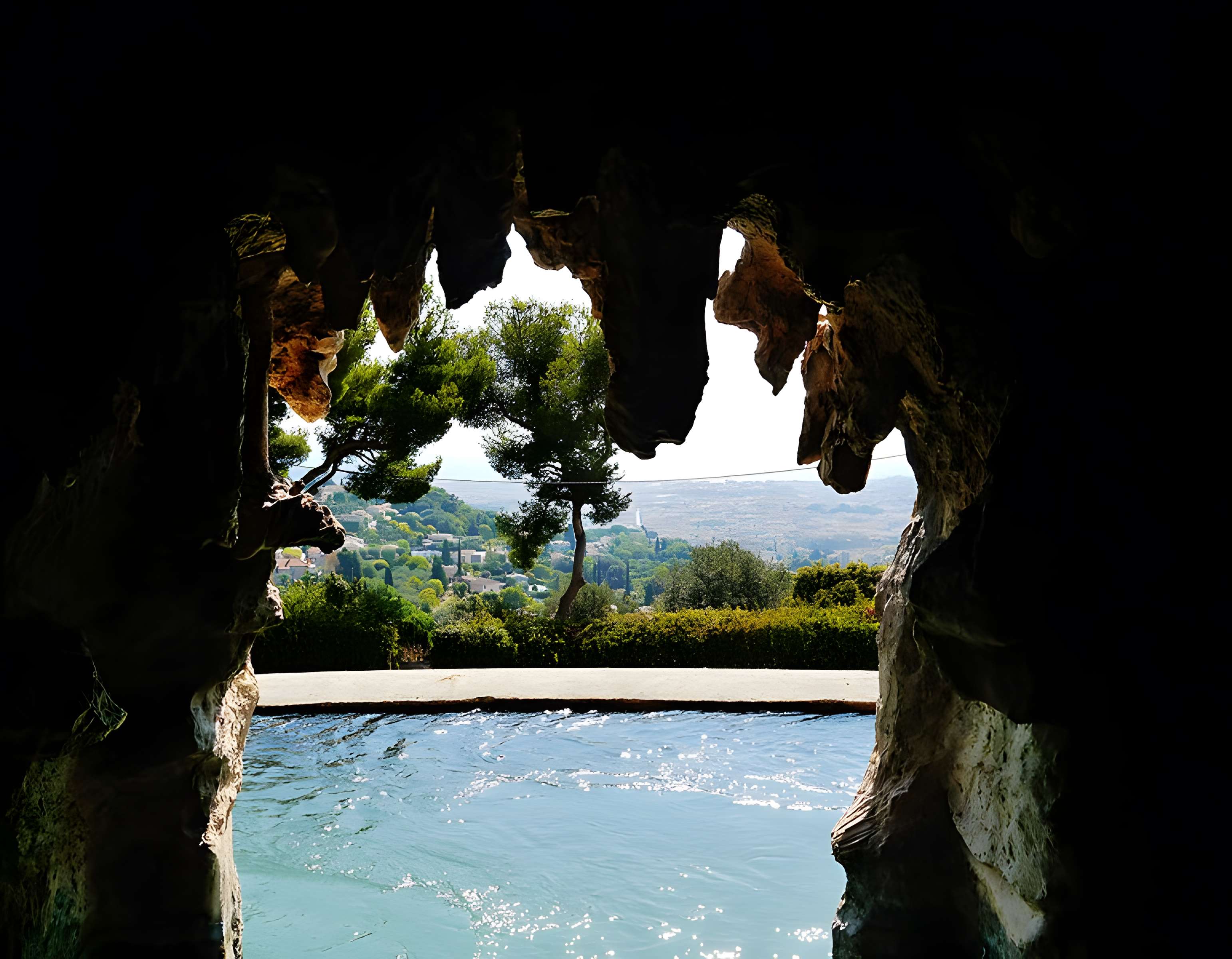 Prise d'eau de Saint-Jean-la-Rivière, ouvrage de tête du canal de la Vésubie