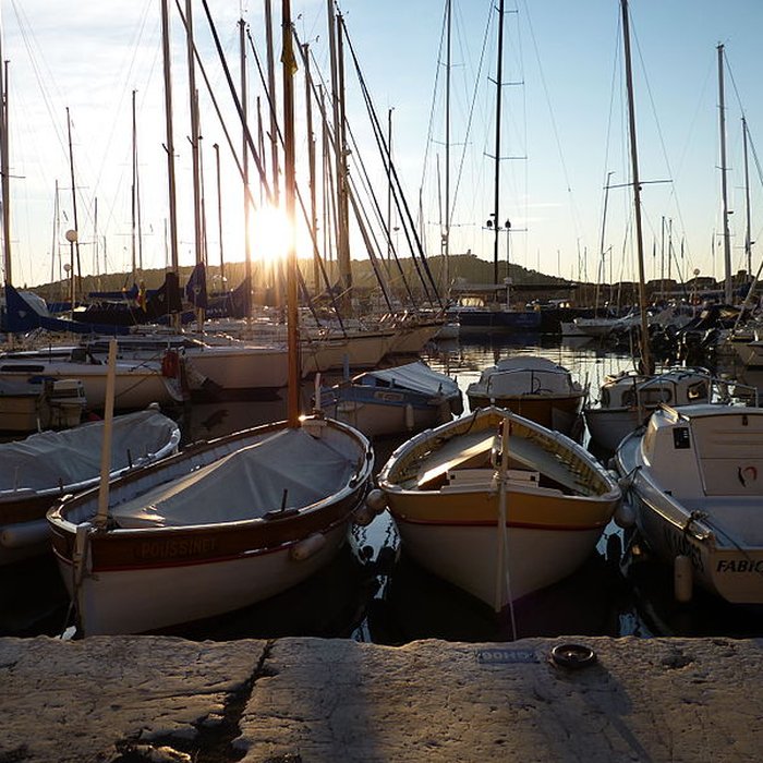 Photo de Port de la Darse bâtiments et éléments dinfrastructure