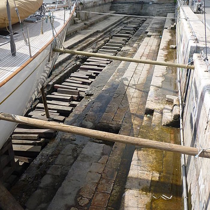 Photo de Port de la Darse bâtiments et éléments dinfrastructure