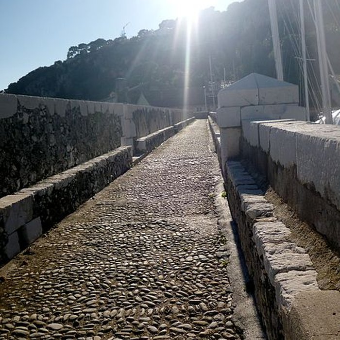 Photo de Port de la Darse bâtiments et éléments dinfrastructure