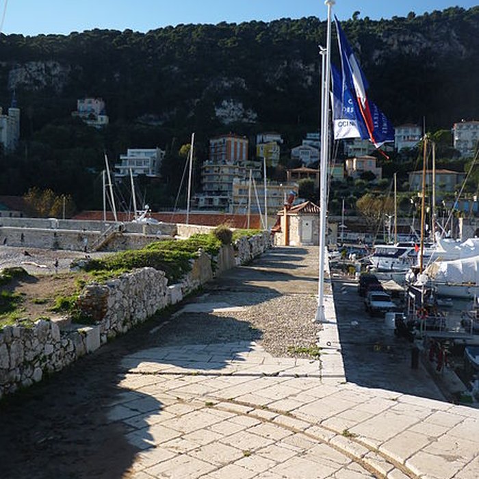 Photo de Port de la Darse bâtiments et éléments dinfrastructure