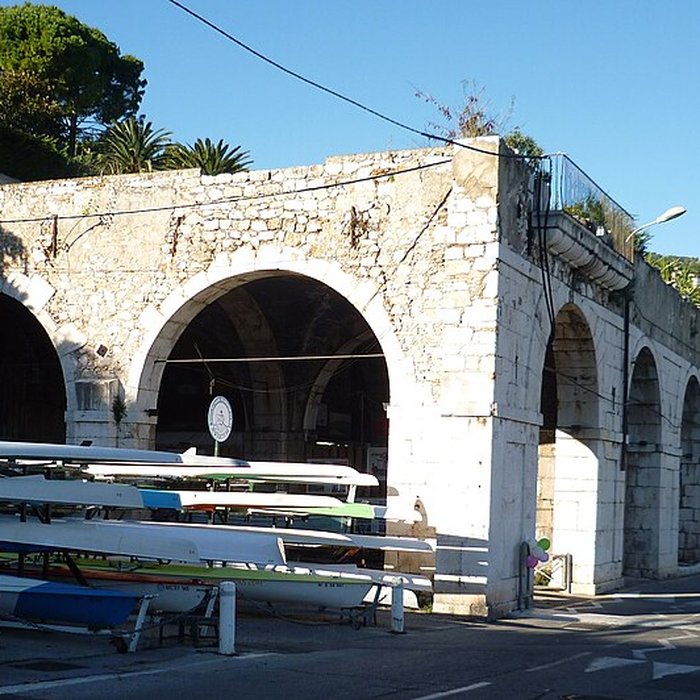 Photo de Port de la Darse bâtiments et éléments dinfrastructure