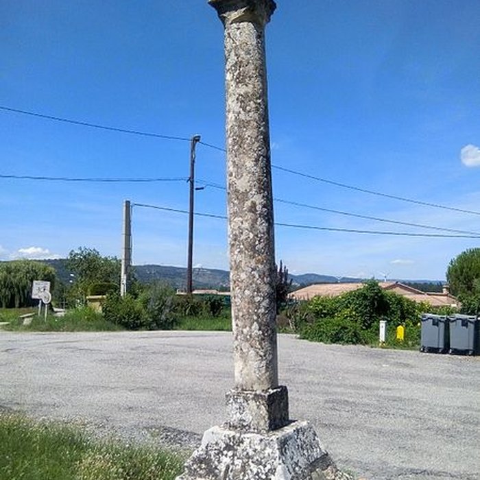 Photo de Croix de chemin dite Croix rouge