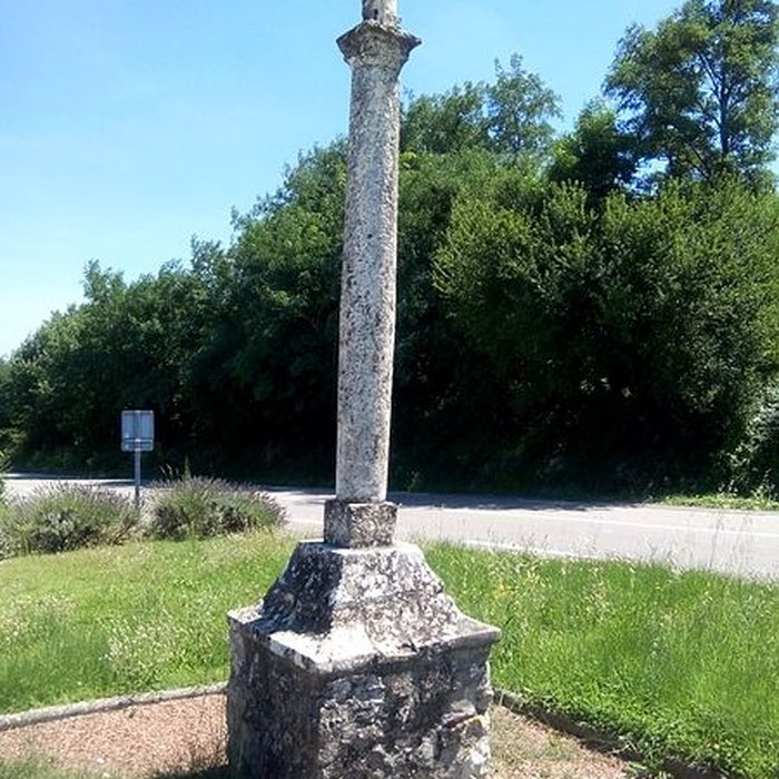 Photo de Croix de chemin dite Croix rouge