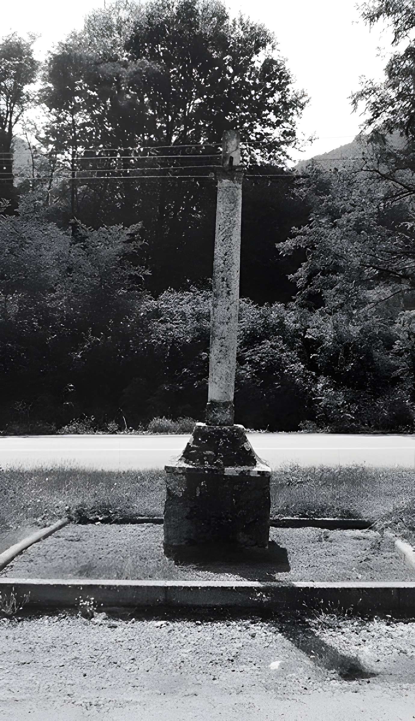 Croix de chemin dite Croix rouge