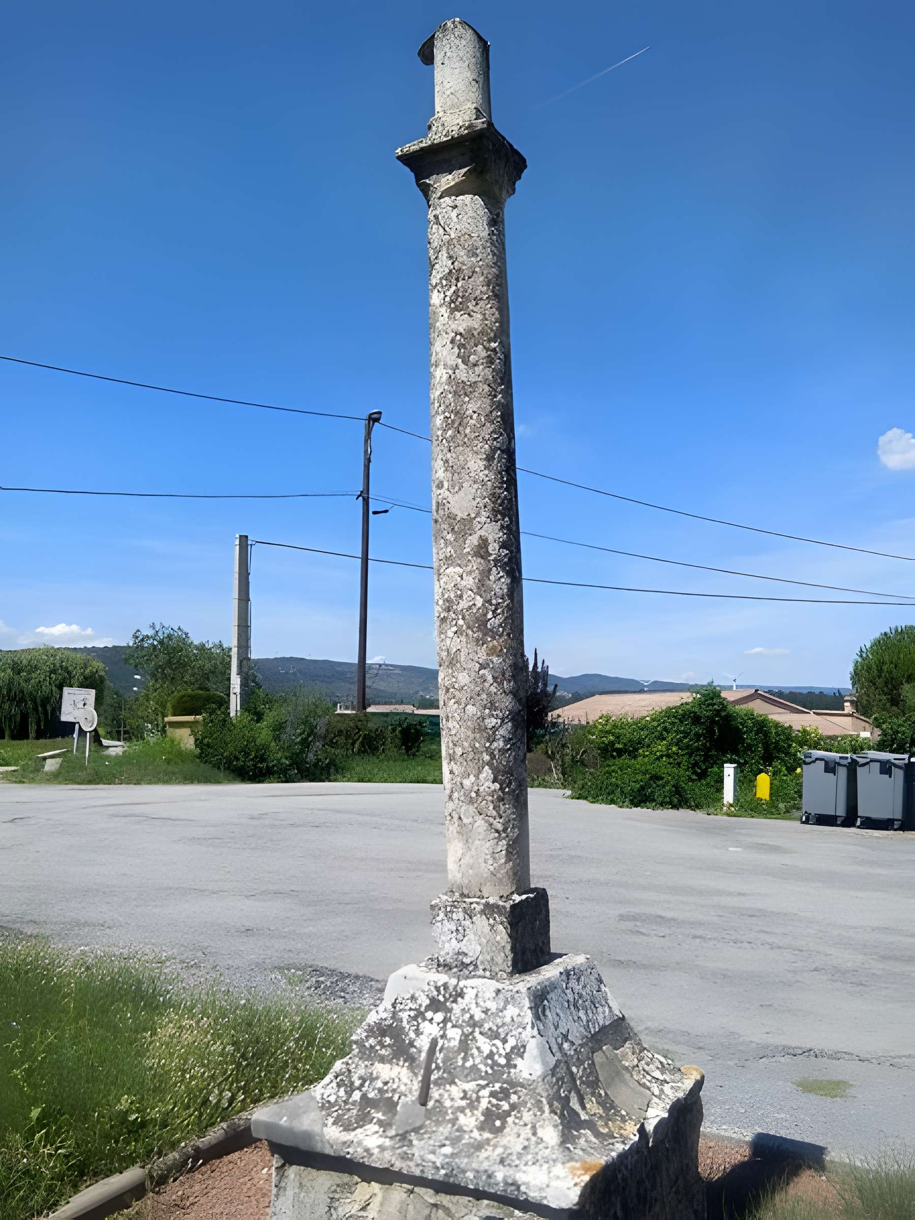 Croix de chemin dite Croix rouge