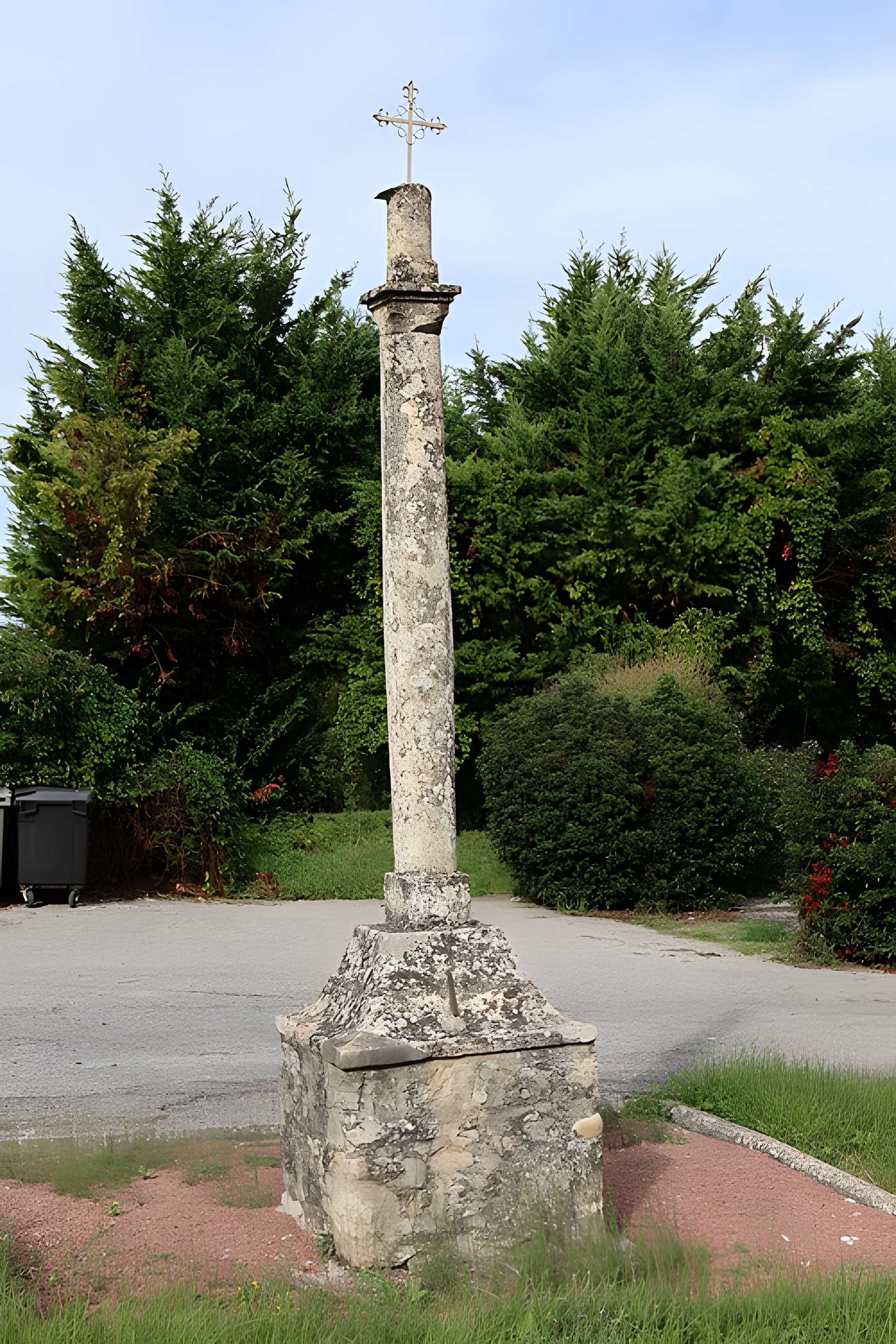 Croix de chemin dite Croix rouge