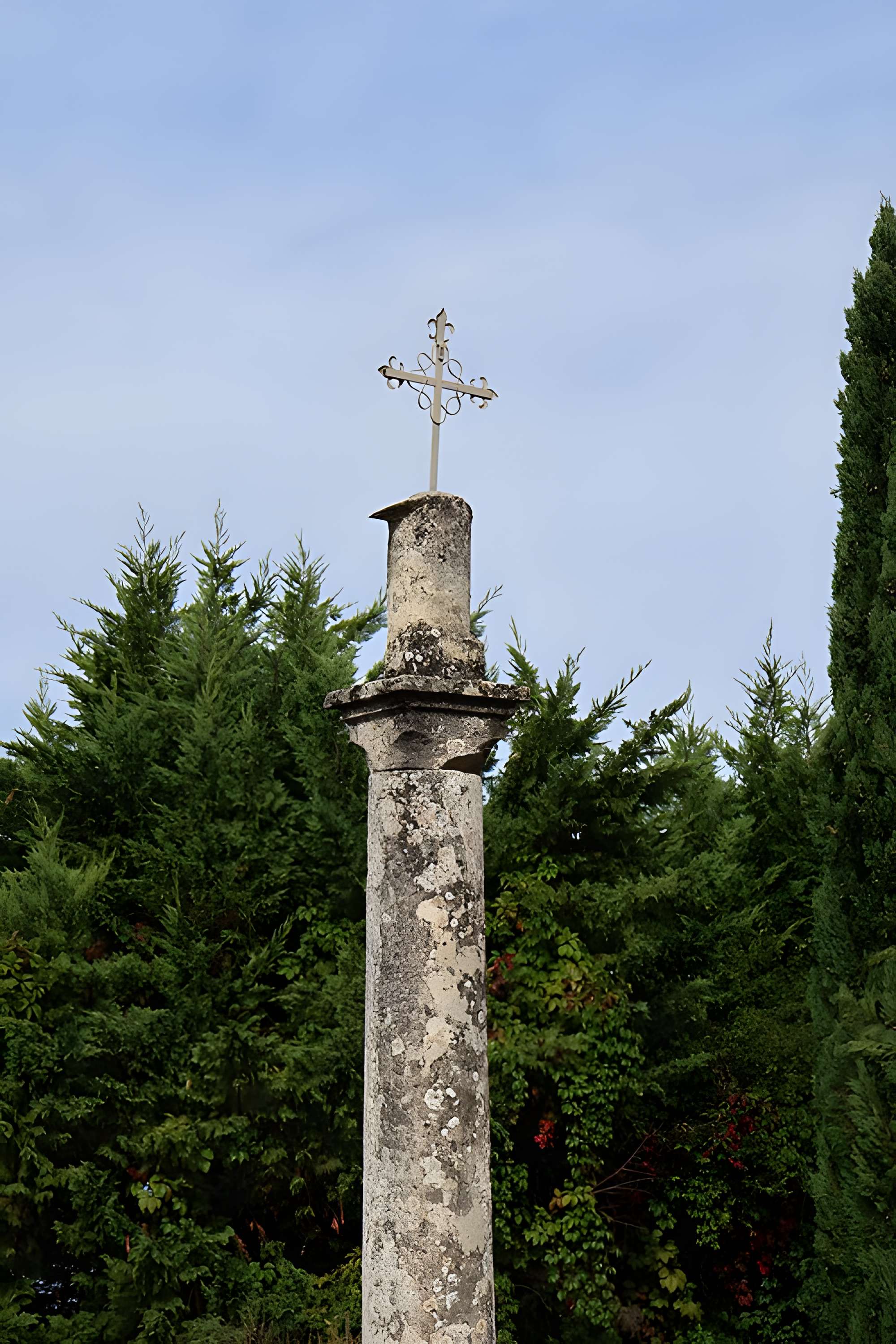Croix de chemin dite Croix rouge