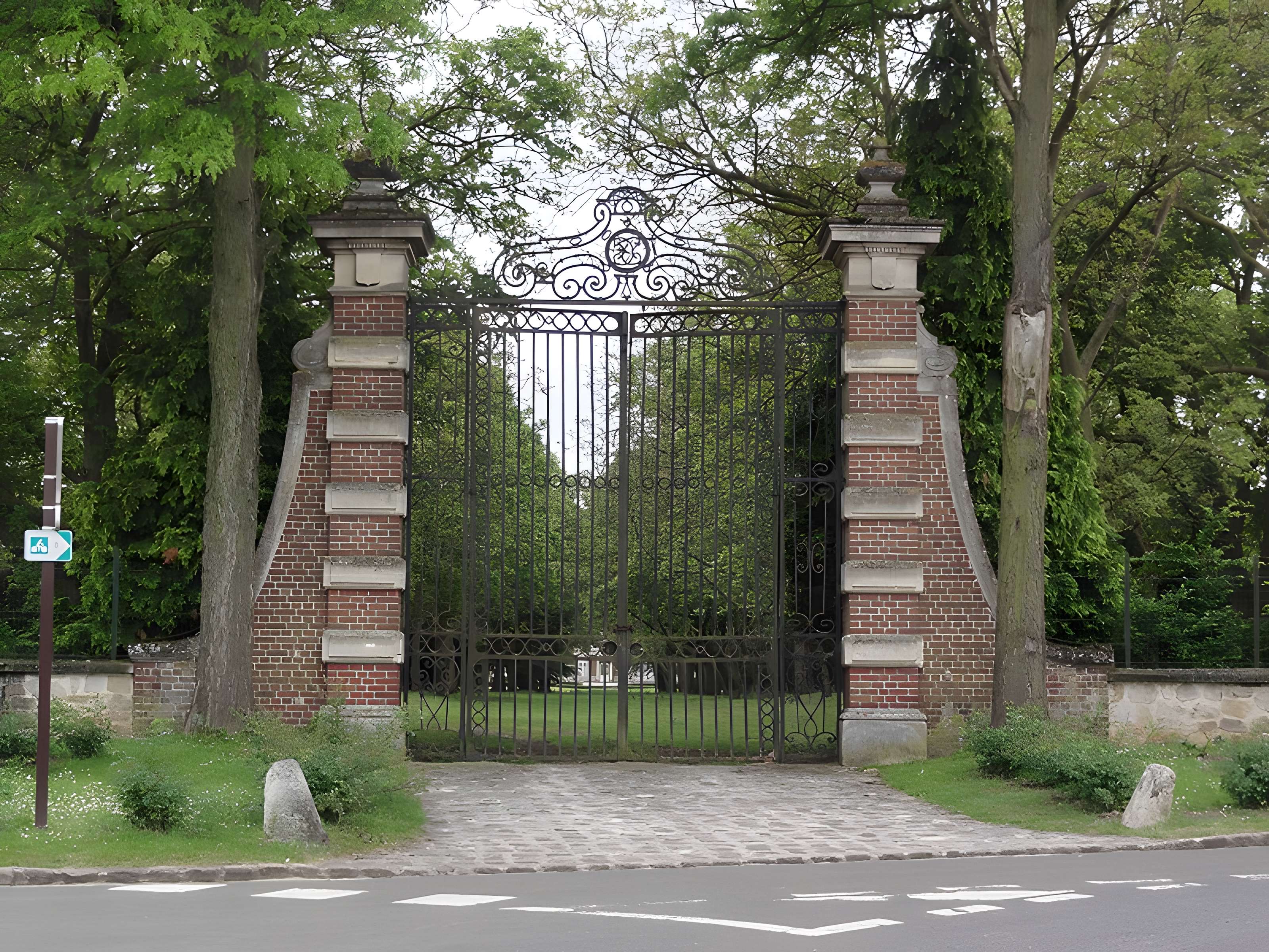 Domaine du Fayel, château et parc