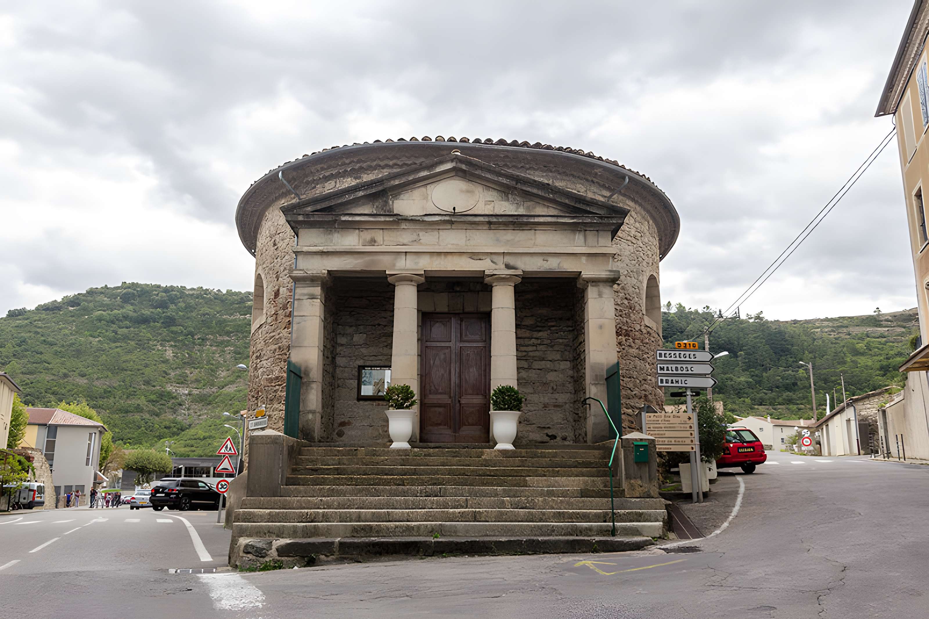 Temple protestant situé au Rousselet