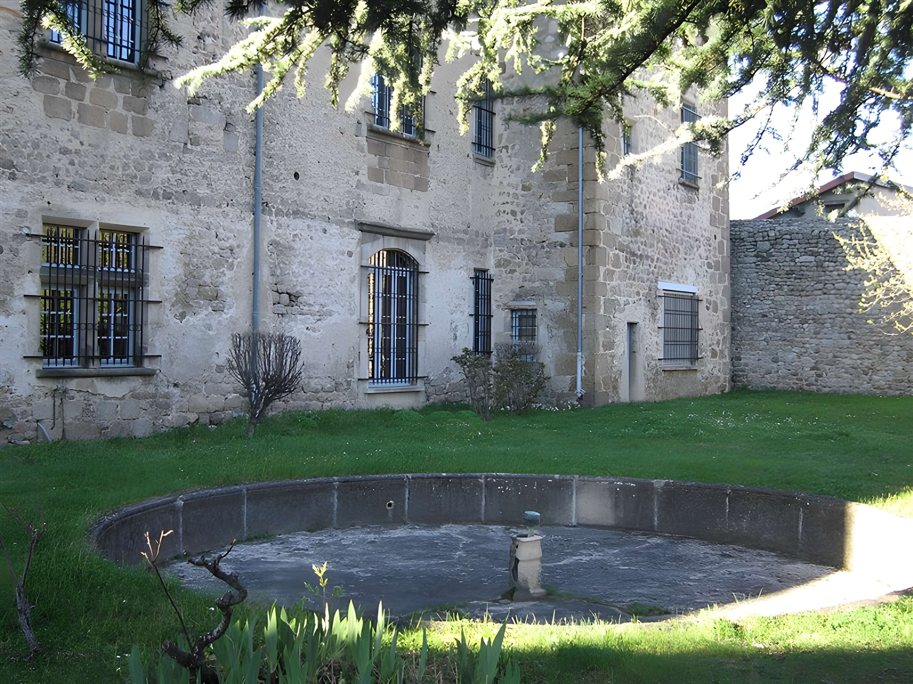 Presbytère (ancien château)