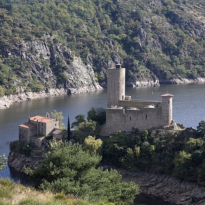 Photo de Château du lac de Grangent