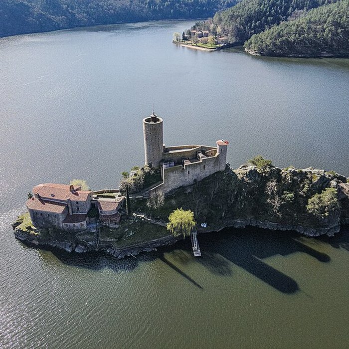 Photo de Château du lac de Grangent