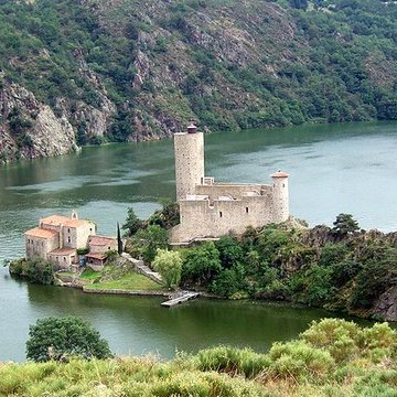 chateau du lac de grangent