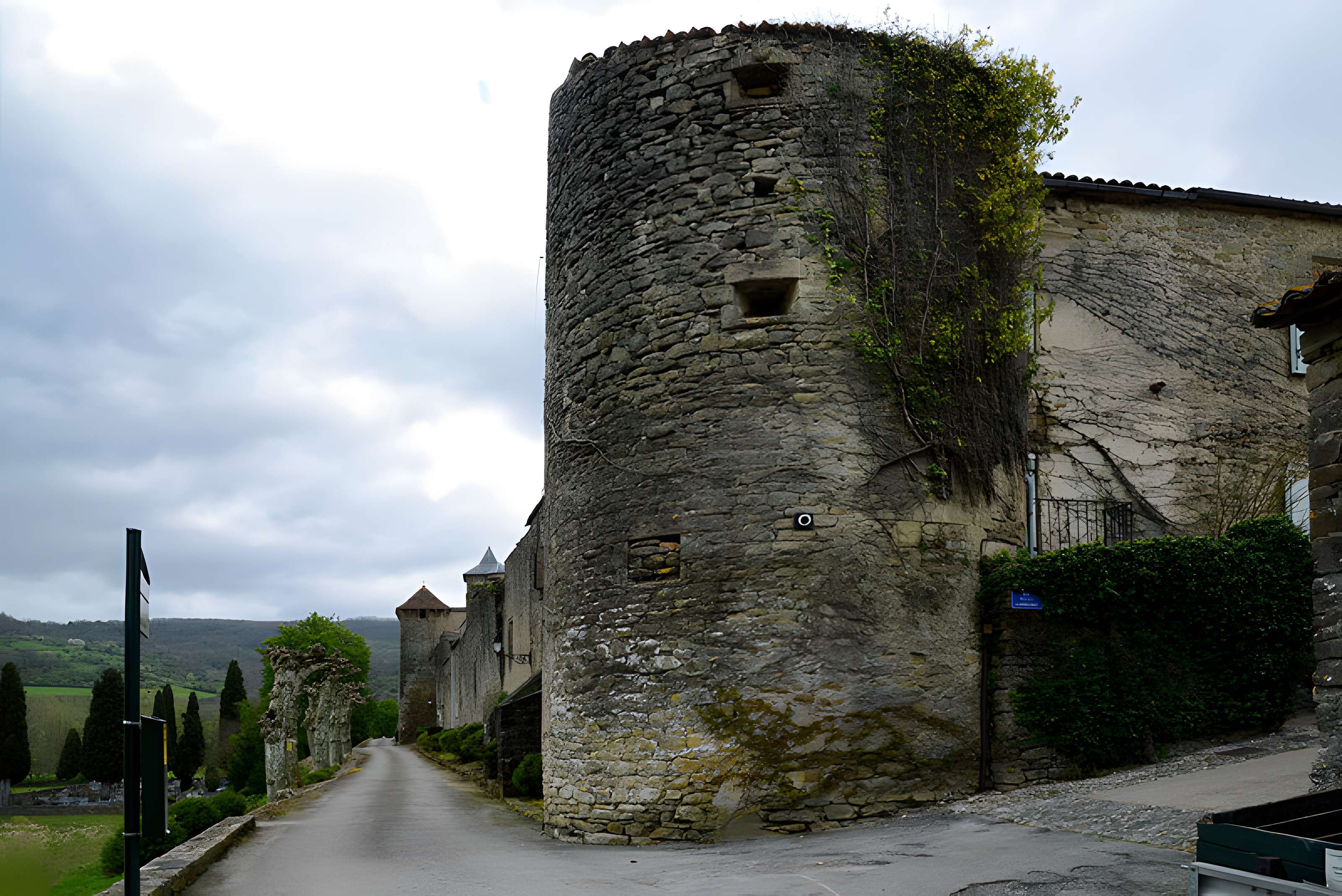 Ancien prieuré et remparts