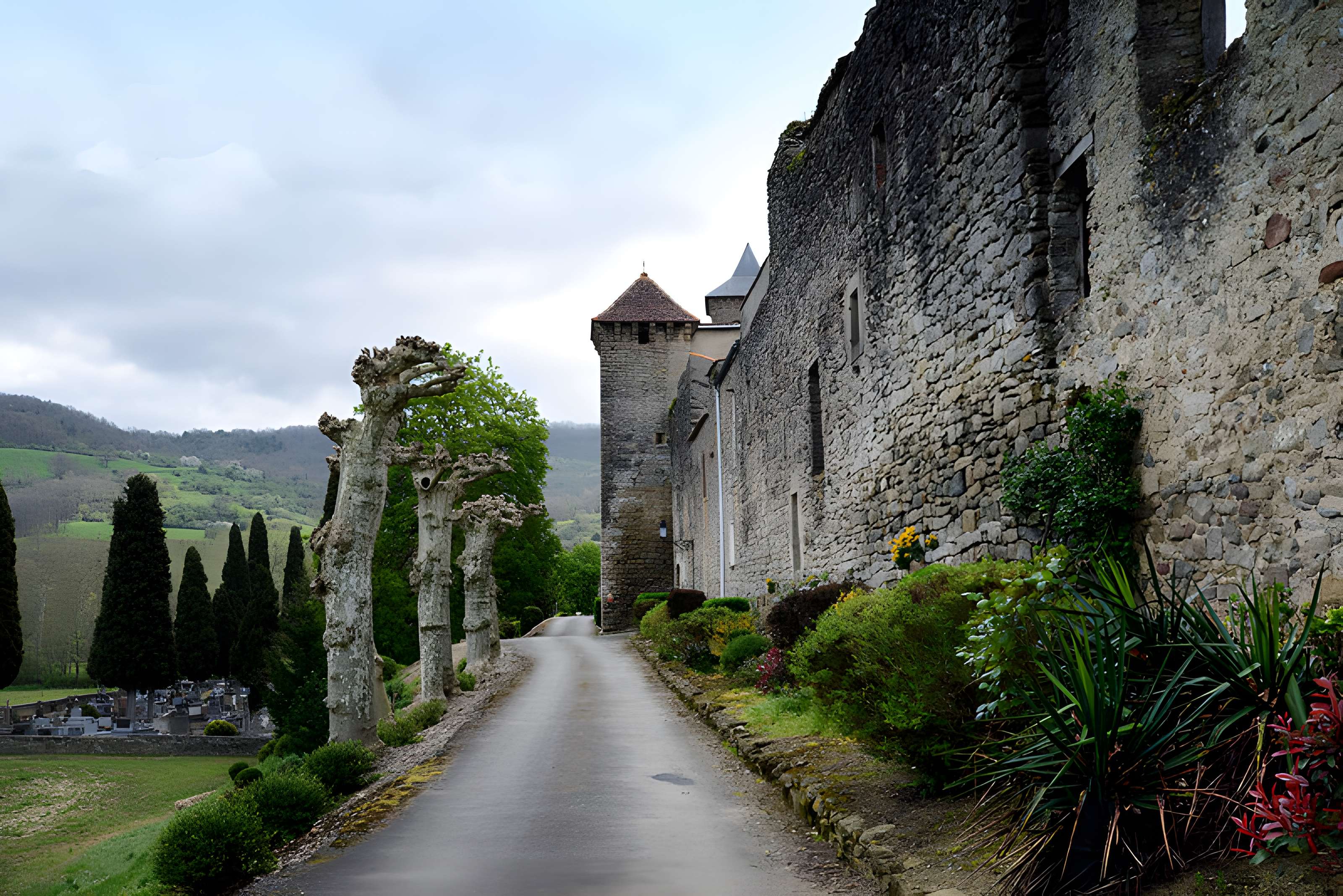 Ancien prieuré et remparts