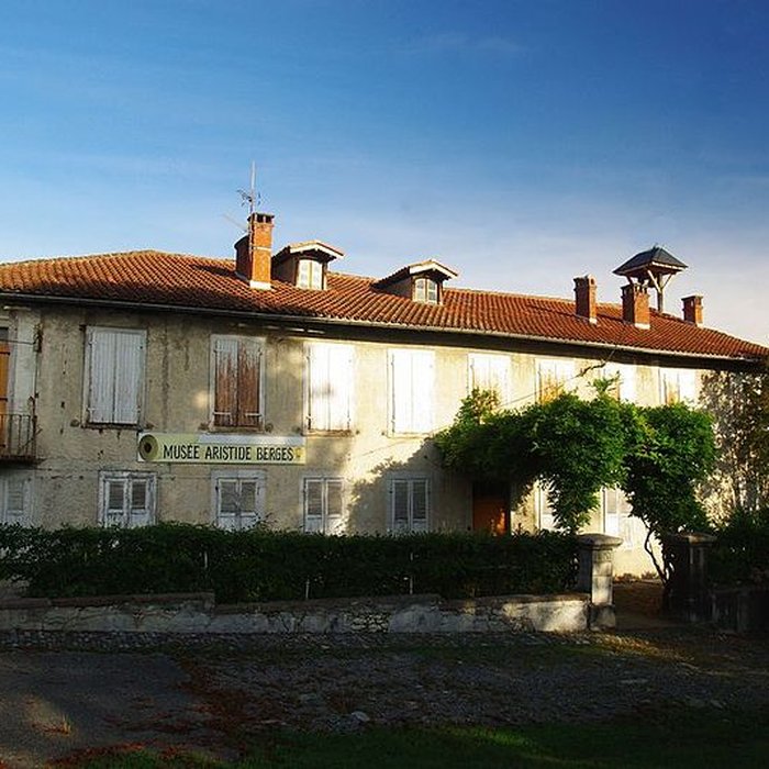 Photo de Maison natale dAristide Bergès et ancienne papeterie de Prat du Ritou également sur commune de Saint-Lizier