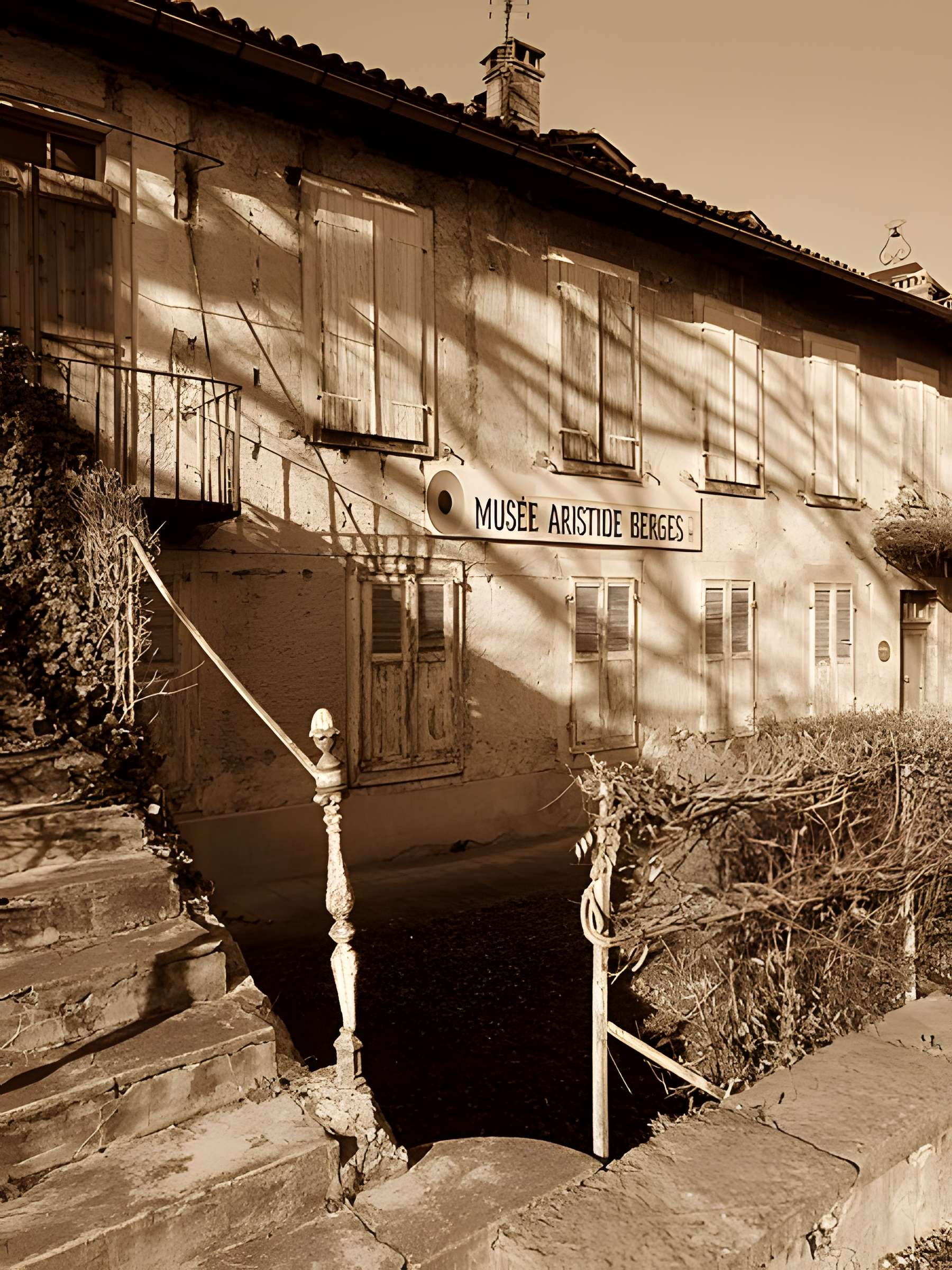 Maison natale d'Aristide Bergès et ancienne papeterie de Prat du Ritou (également sur commune de Saint-Lizier)