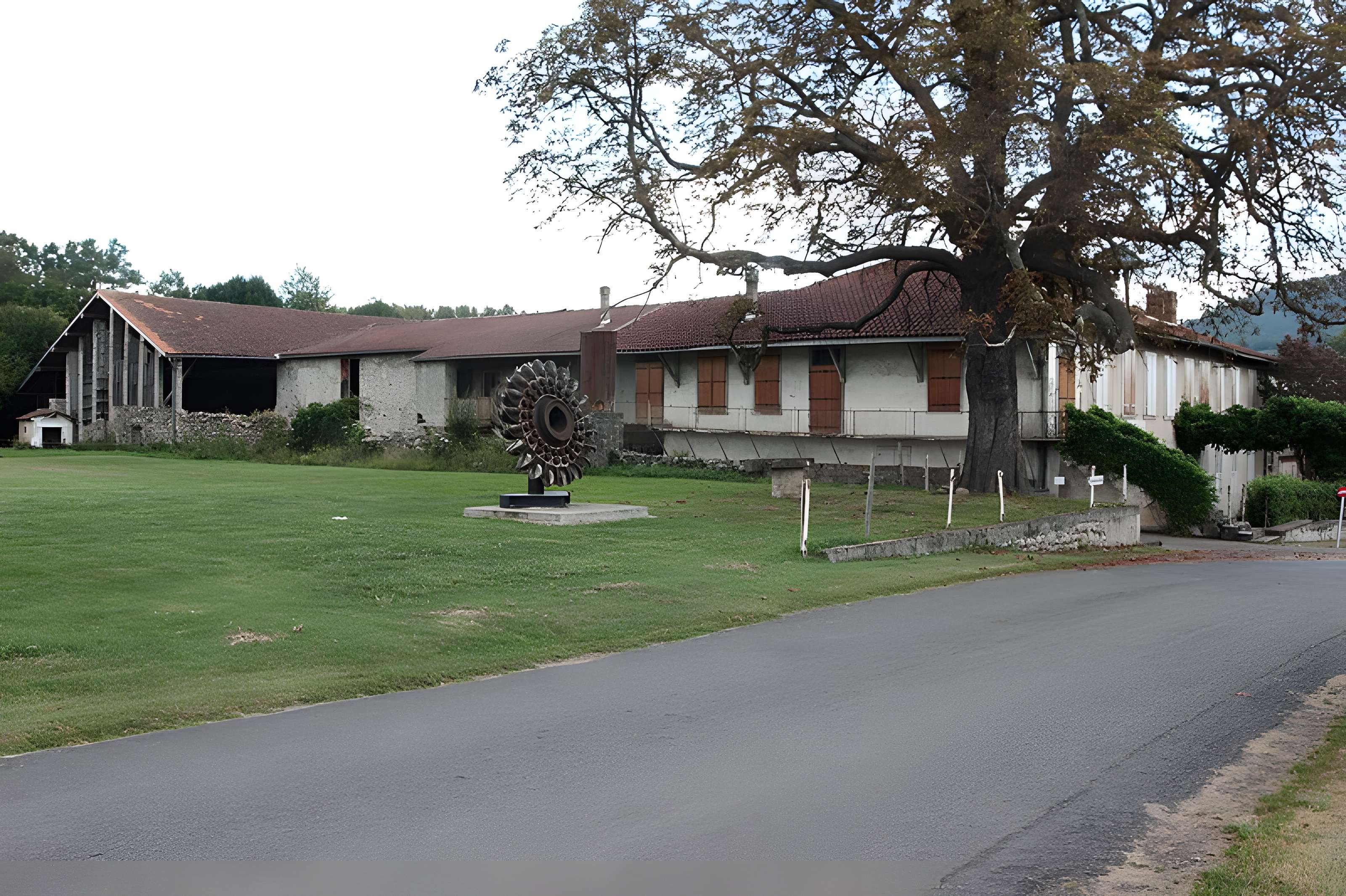 Maison natale d'Aristide Bergès et ancienne papeterie de Prat du Ritou (également sur commune de Saint-Lizier)