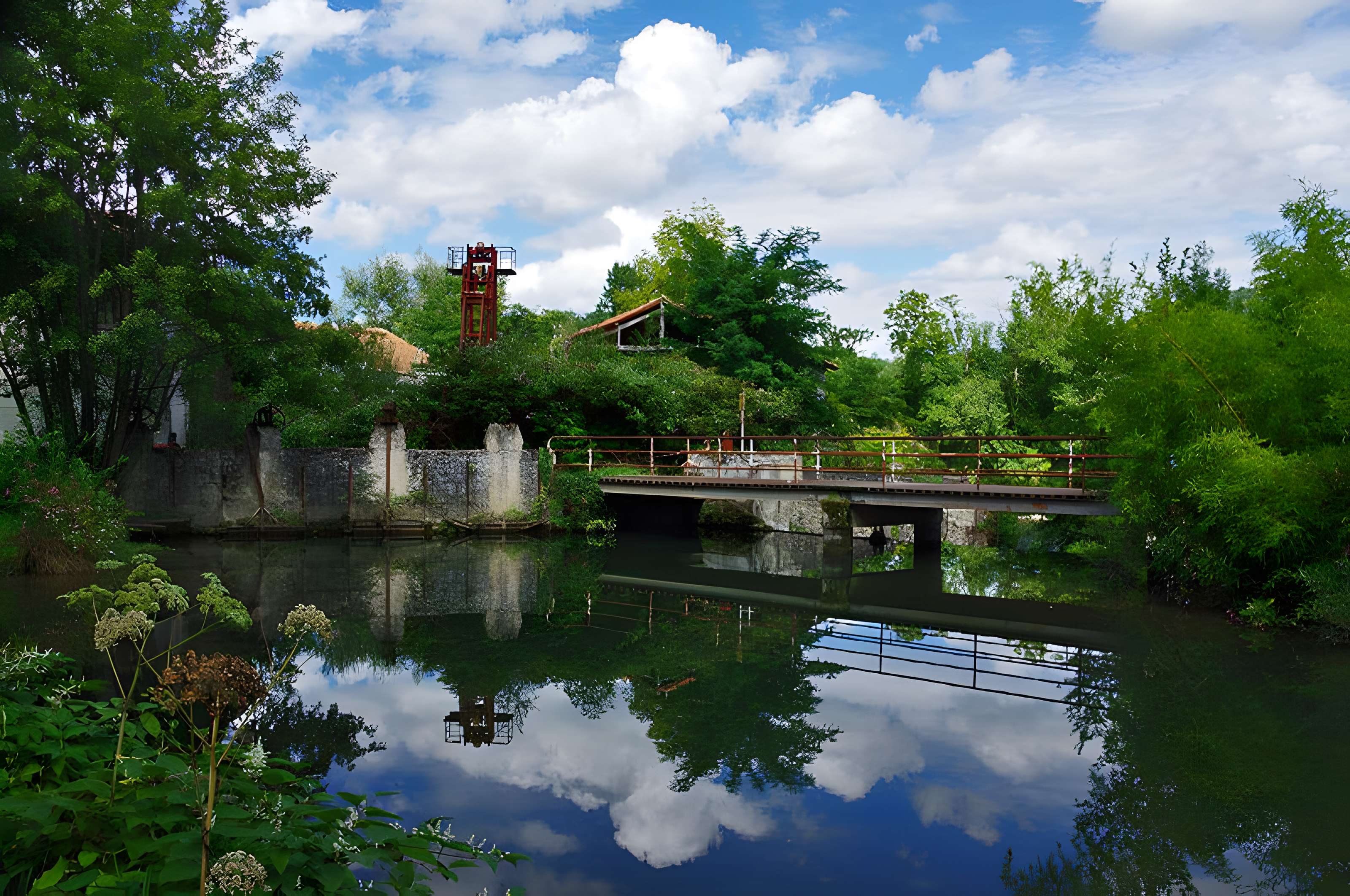 Maison natale d'Aristide Bergès et ancienne papeterie de Prat du Ritou (également sur commune de Saint-Lizier)