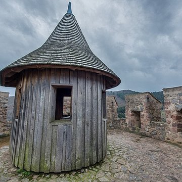 Château dit Schlossberg et enceinte