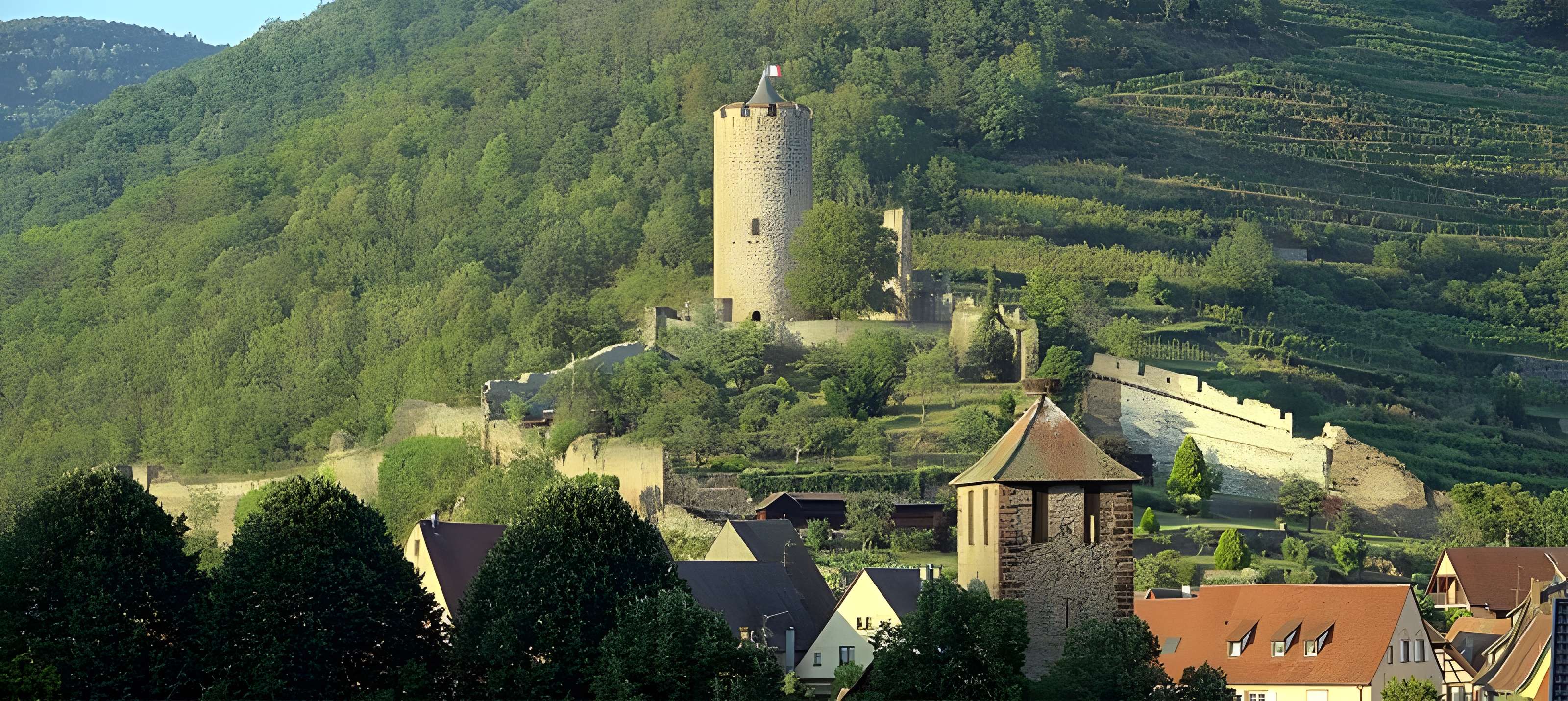 Château dit Schlossberg et enceinte