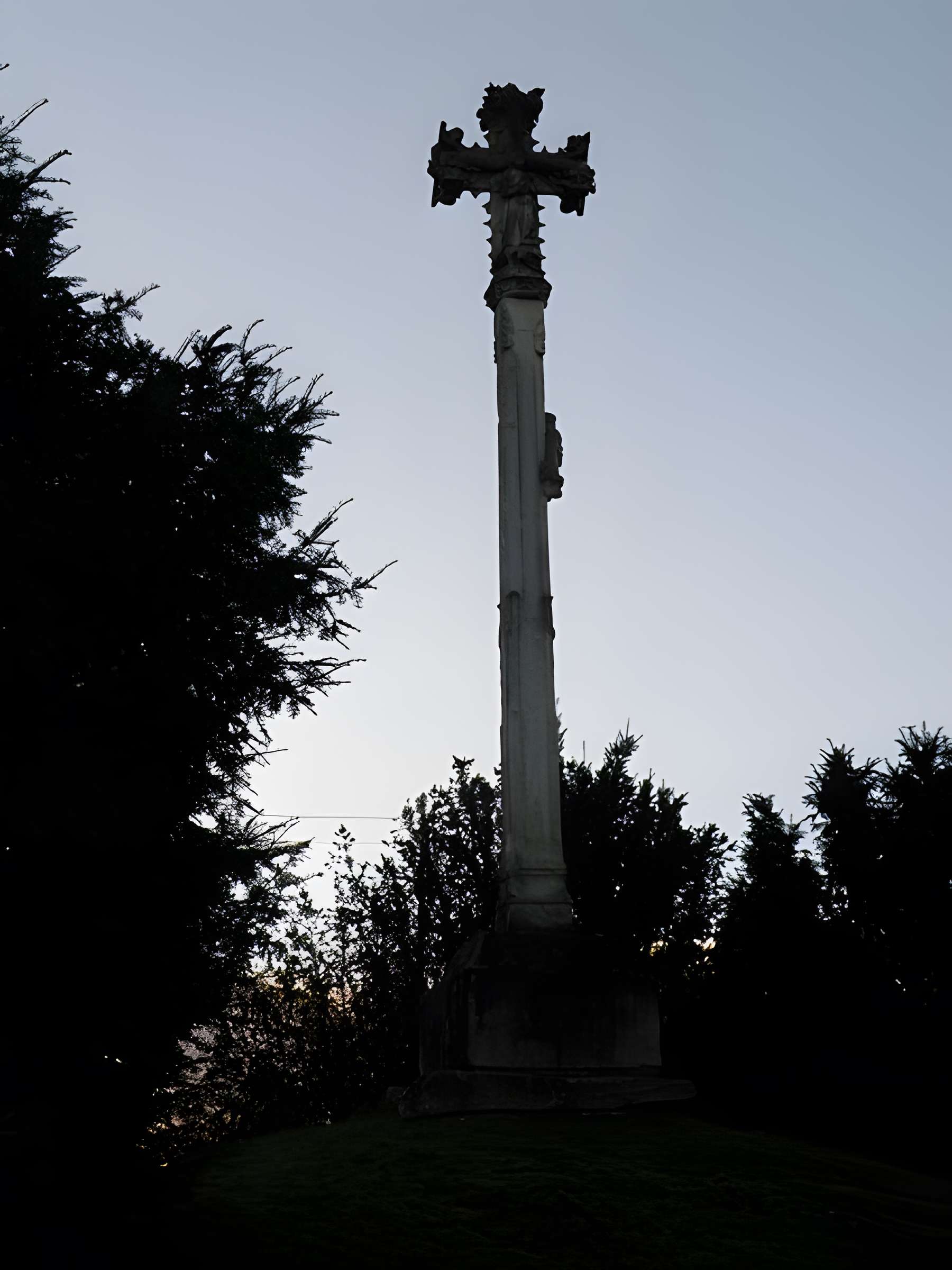 Croix de chemin dite croix curé