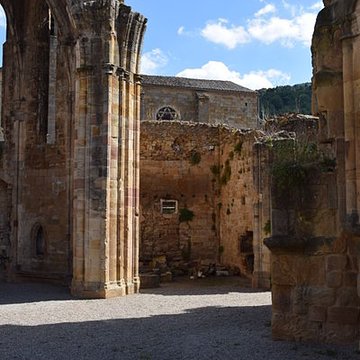 Restes de lancienne cathédrale Notre-Dame