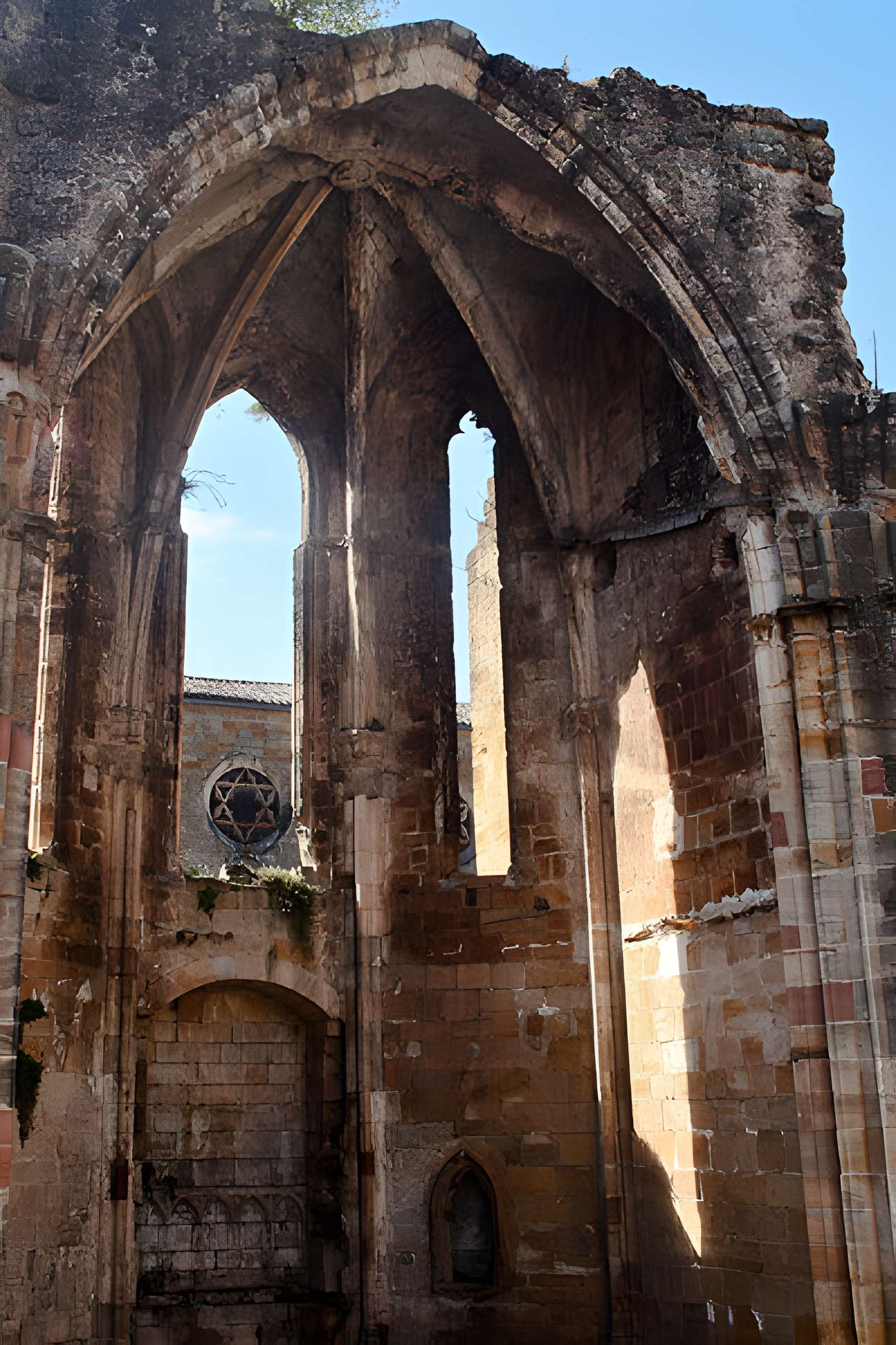 Restes de l'ancienne cathédrale Notre-Dame
