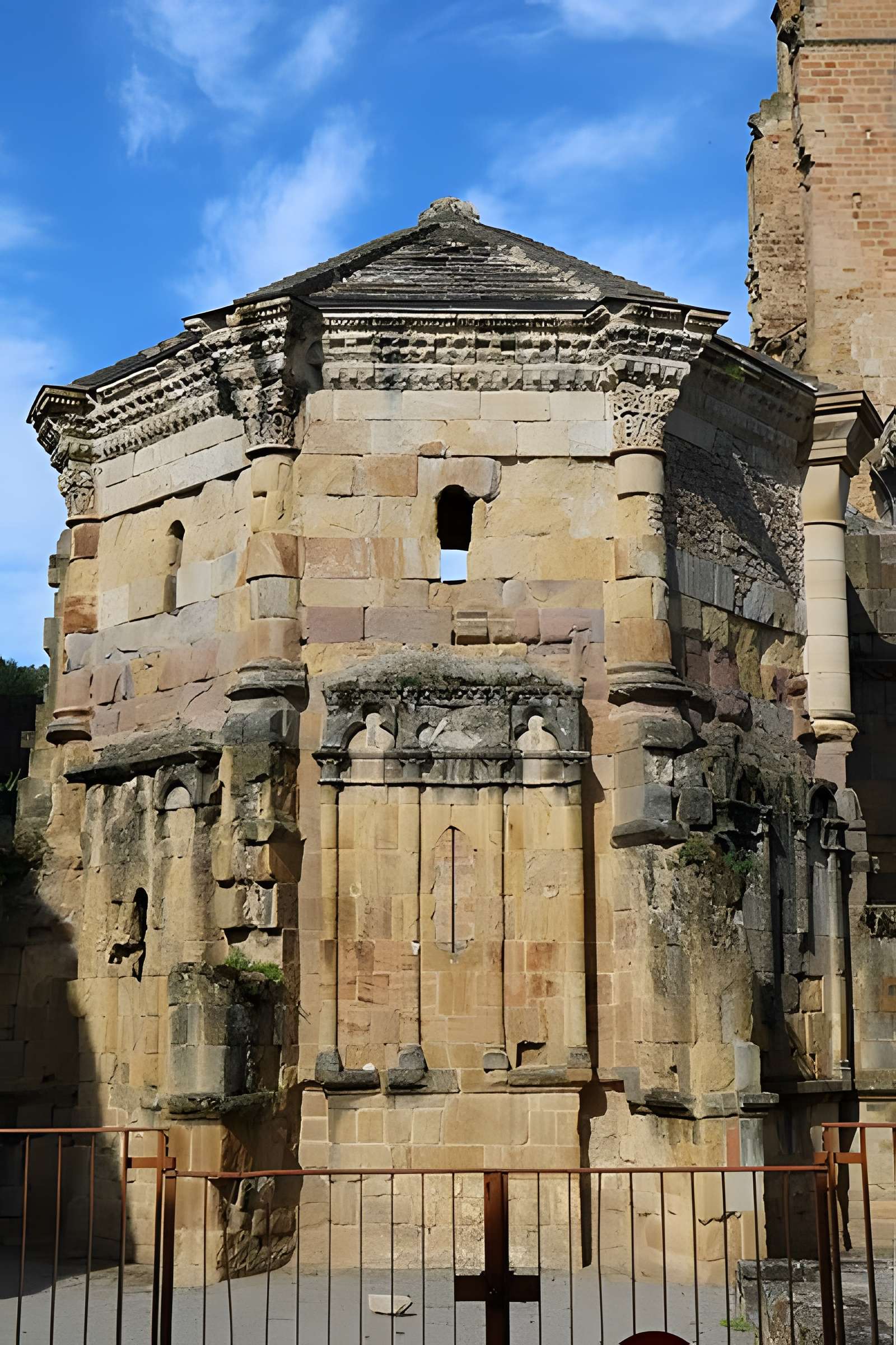 Restes de l'ancienne cathédrale Notre-Dame