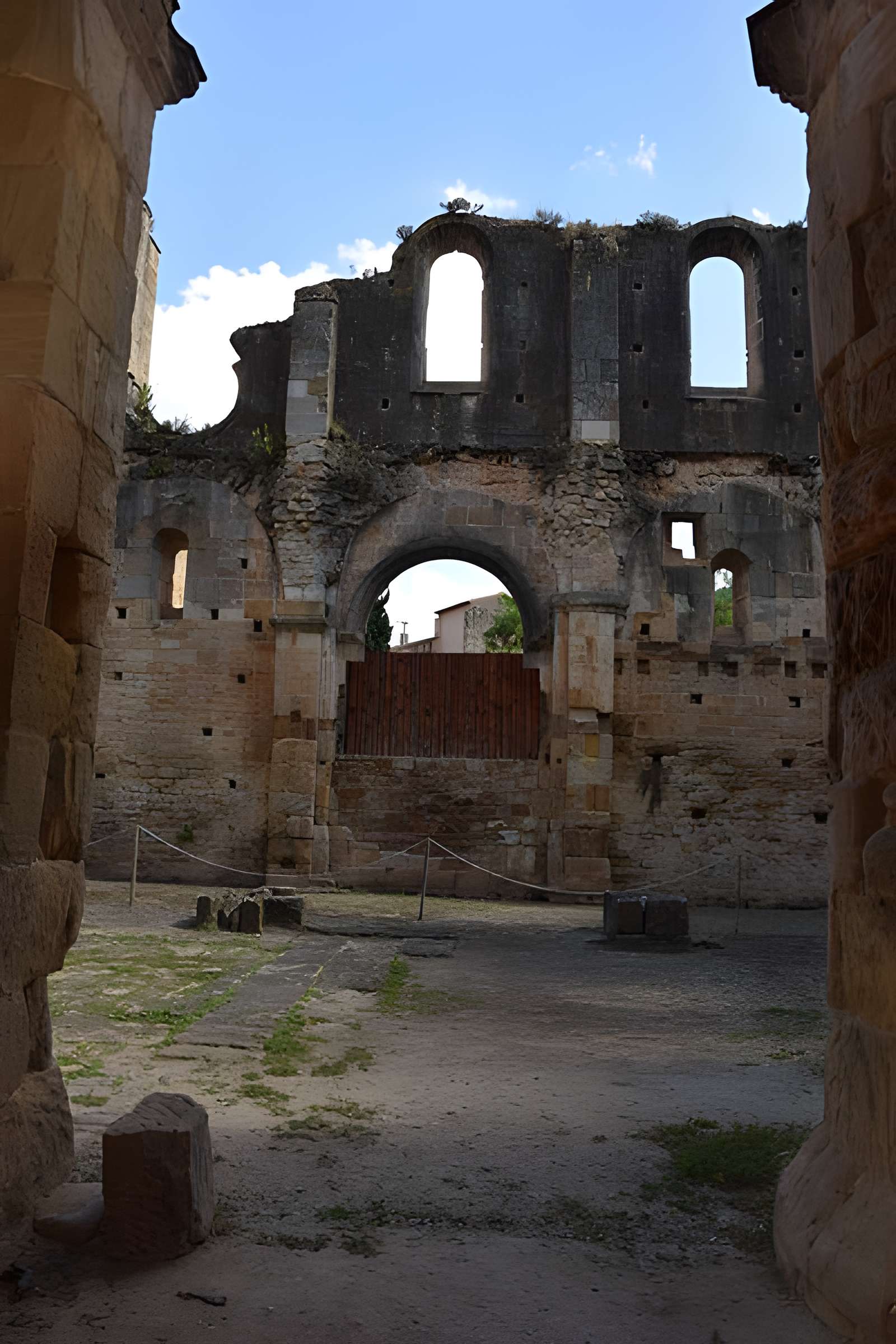 Restes de l'ancienne cathédrale Notre-Dame