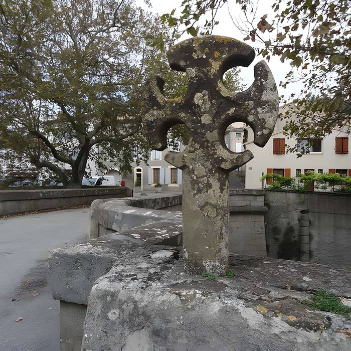 Photo de Croce sul ponte