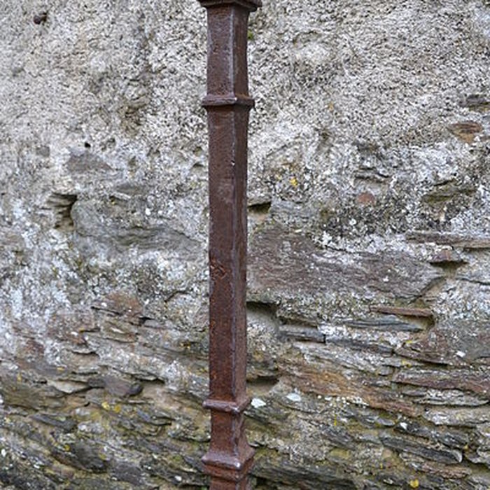 Photo de Croix en fer forgé sur la place