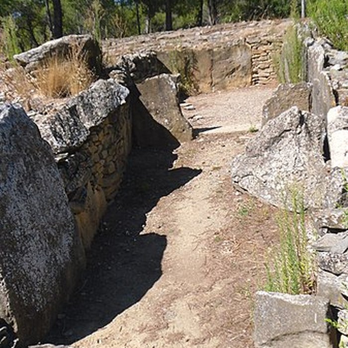 Photo de Monument mégalithique, dit Allée couverte de Saint-Eugène, sur le domaine de Russol