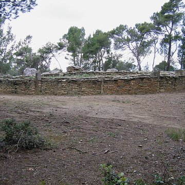 Monument mégalithique, dit Allée couverte de Saint-Eugène, sur le domaine de Russol