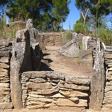 Monument mégalithique, dit Allée couverte de Saint-Eugène, sur le domaine de Russol