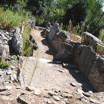 Monument mégalithique, dit Allée couverte de Saint-Eugène, sur le domaine de Russol