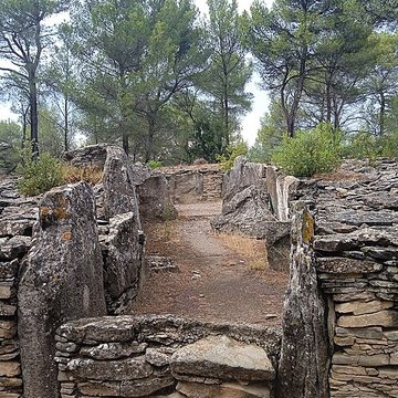 Monument mégalithique, dit Allée couverte de Saint-Eugène, sur le domaine de Russol