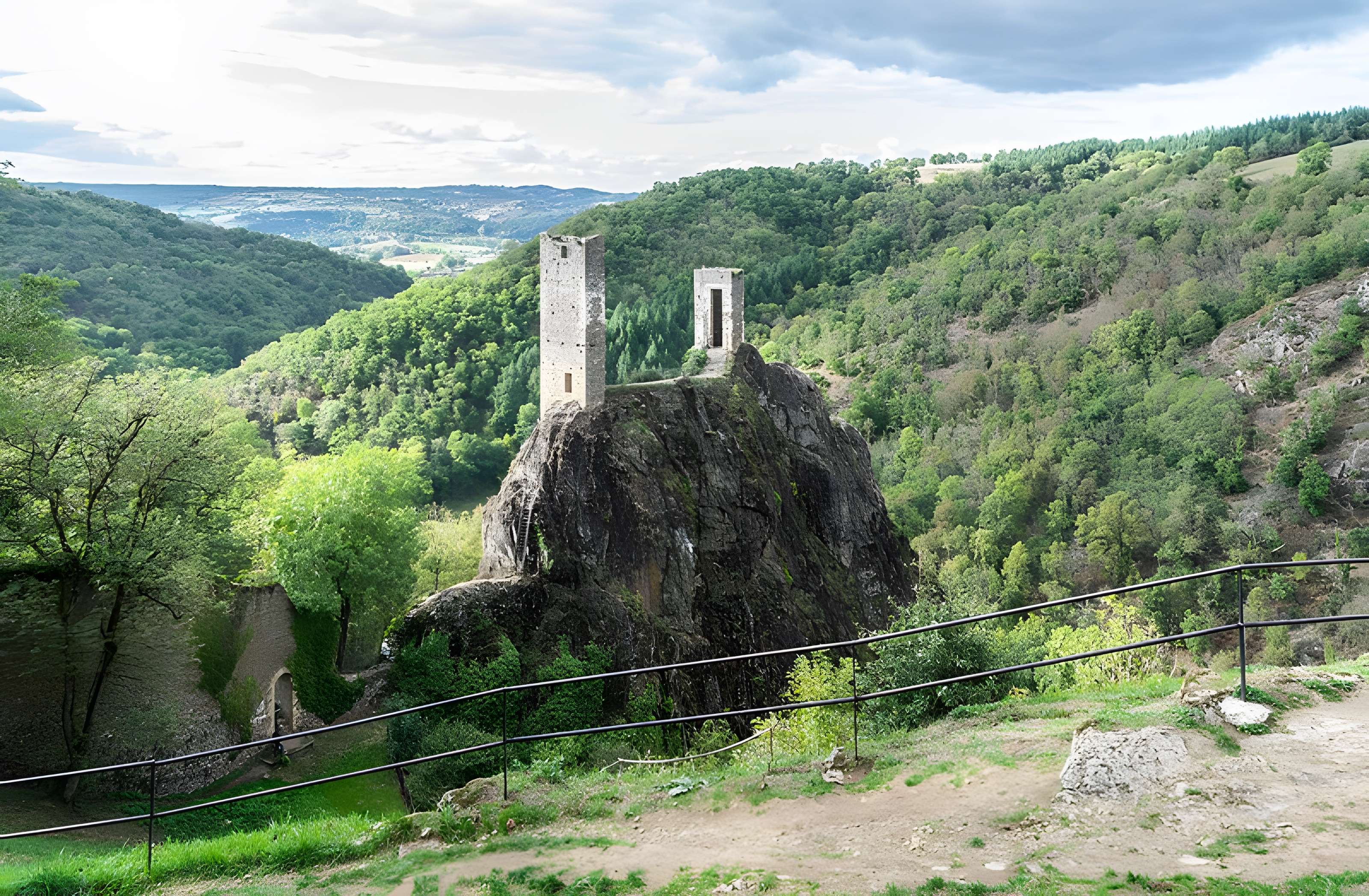 Château Inférieur de Peyrusse-le-Roc