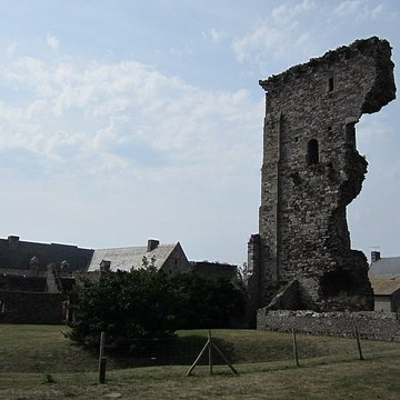 Château médiéval de Regnéville sur Mer
