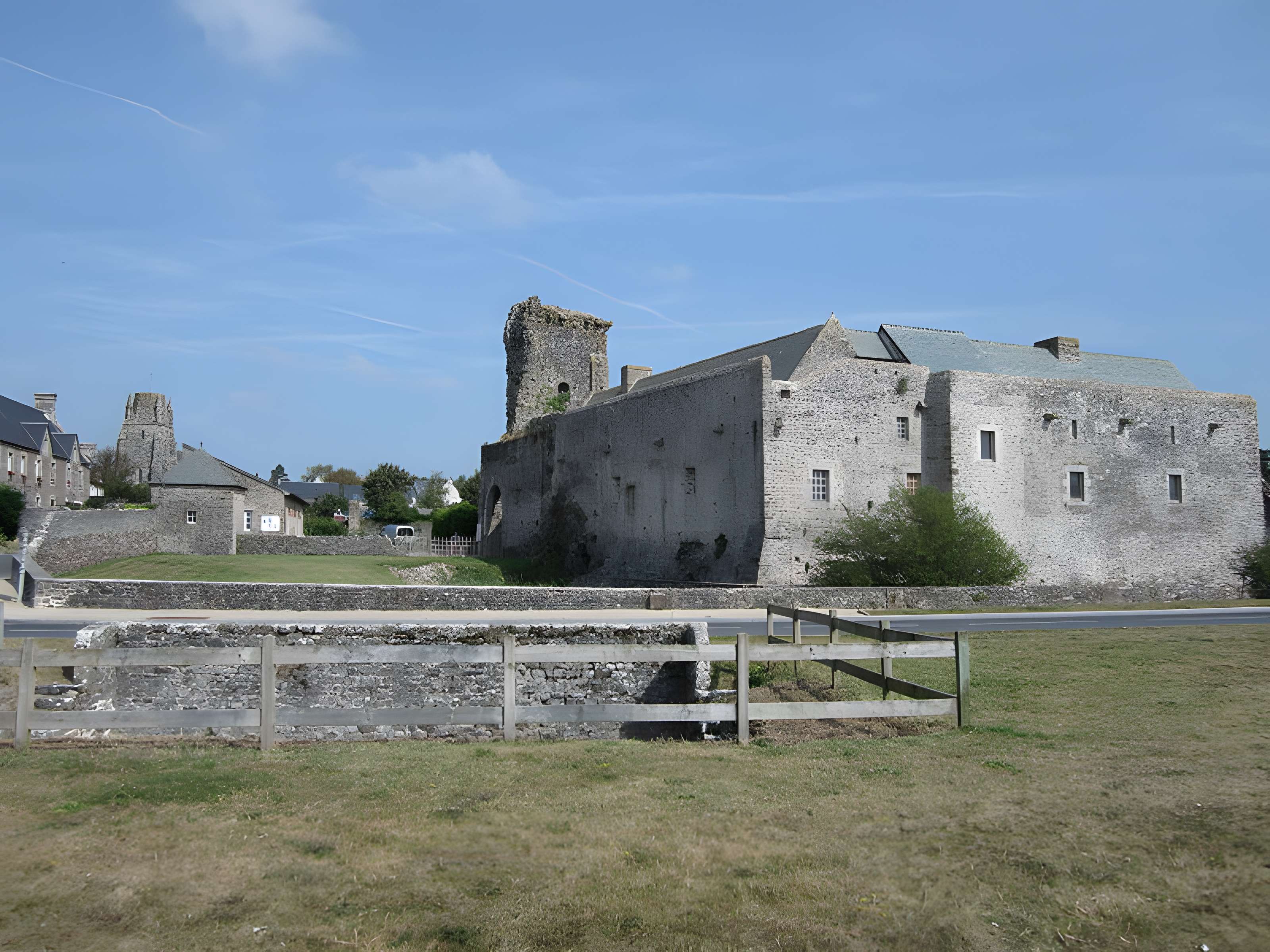 Château médiéval de Regnéville sur Mer