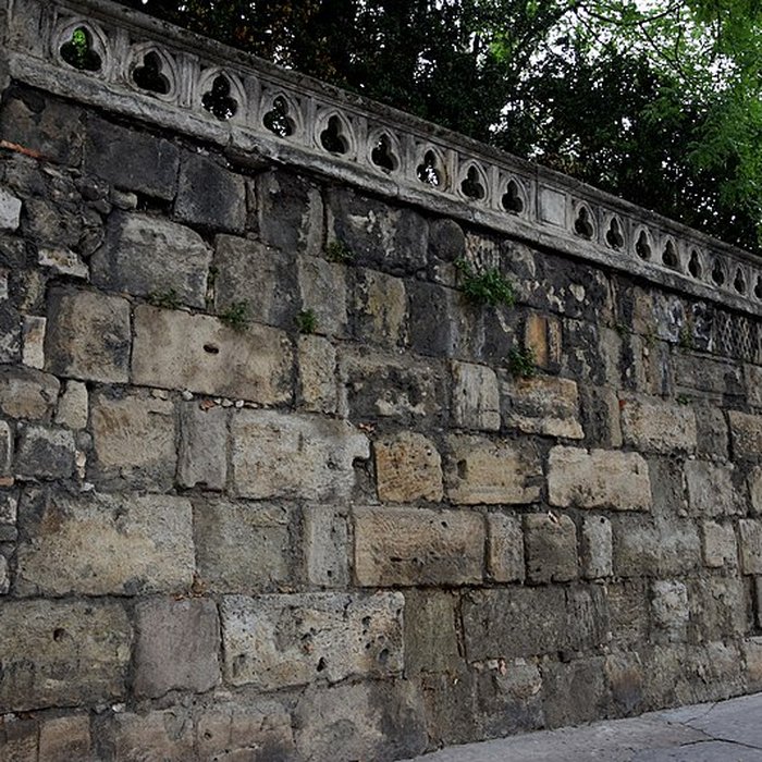 Photo de Vestiges des anciens remparts