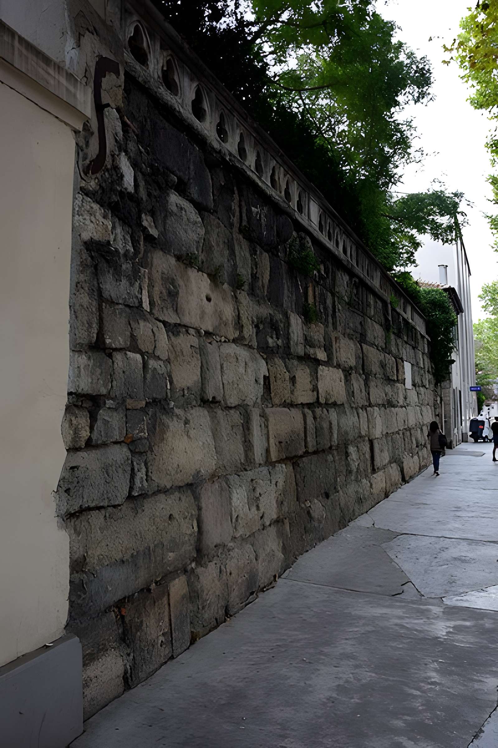 Vestiges des anciens remparts