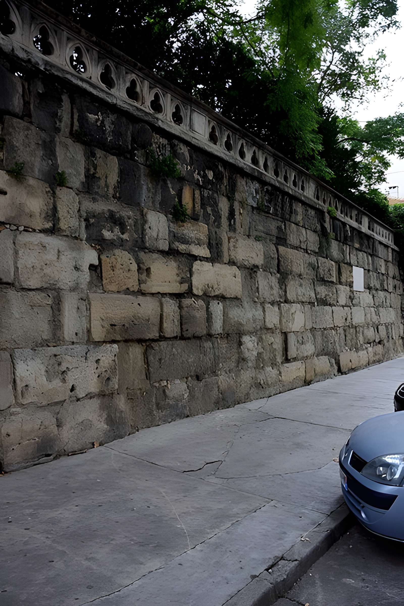 Vestiges des anciens remparts