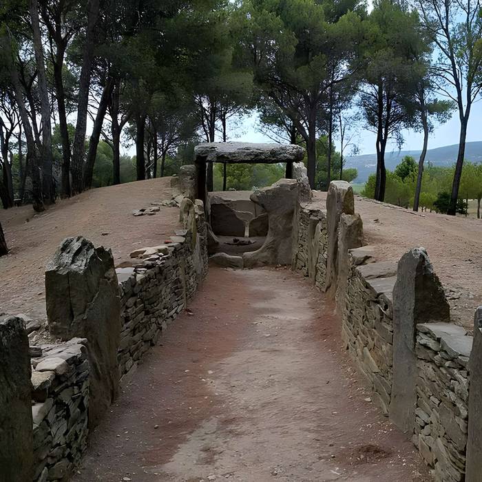 Photo de Dolmen des Fades ou Palet de Roland